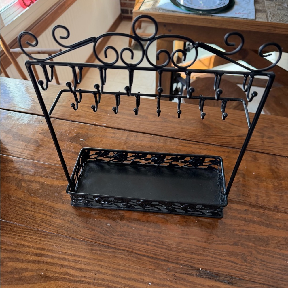 Black Metal Jewelry Organizer